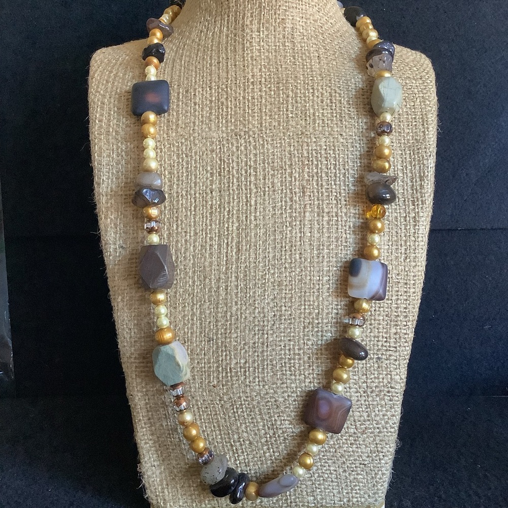 Genuine freshwater pearl & quartz necklace. - Picture 2 of 9